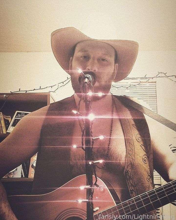 fansly LightningBug profile photo  