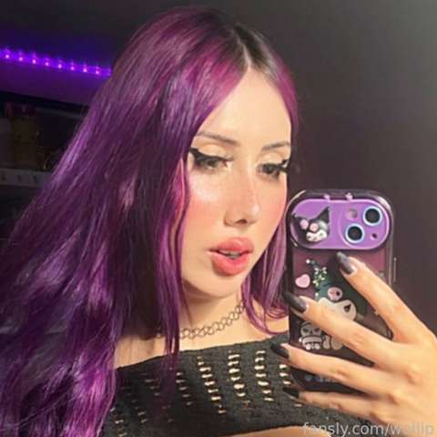 fansly pillow profile photo  