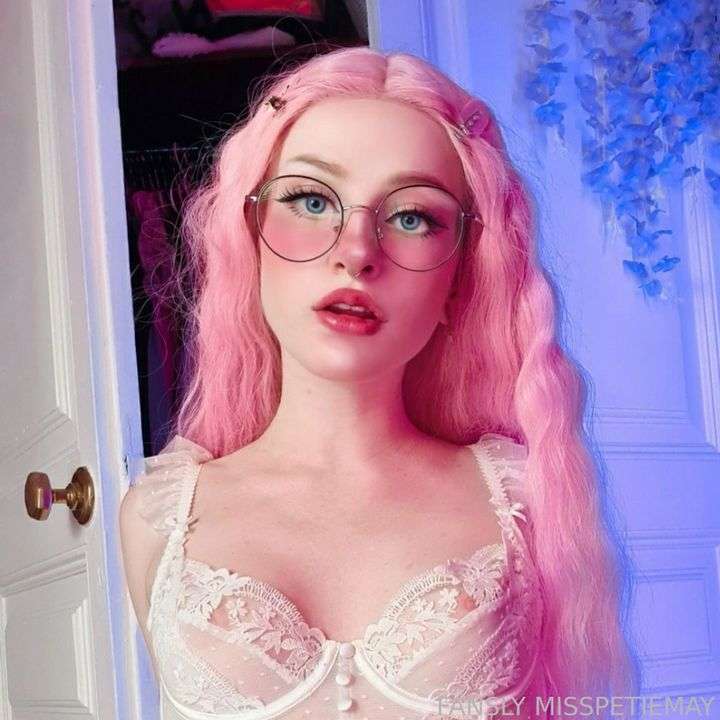 fansly ᴍɪꜱꜱ ᴍᴀʏ ♡ profile photo  