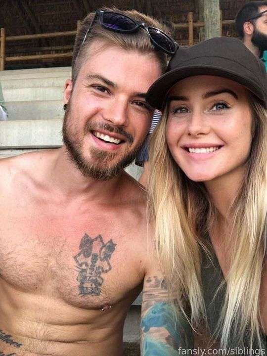 fansly Naughty Siblings 😈 profile photo  