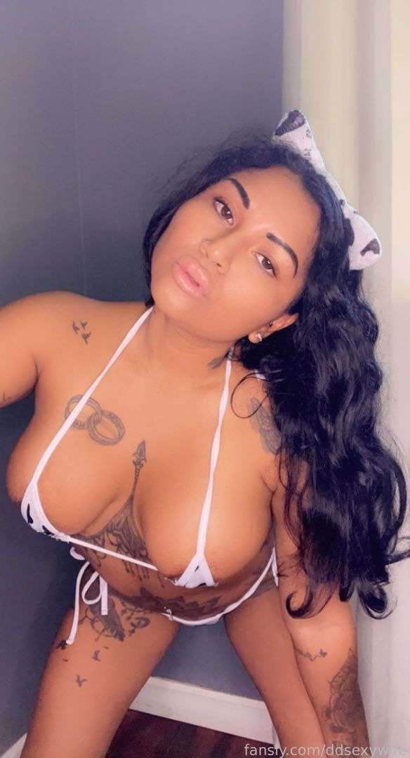 fansly ddsexywife profile photo  