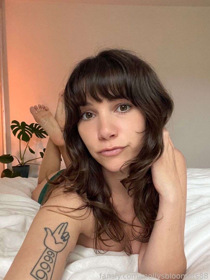 fansly mollysbloomers88 profile photo  