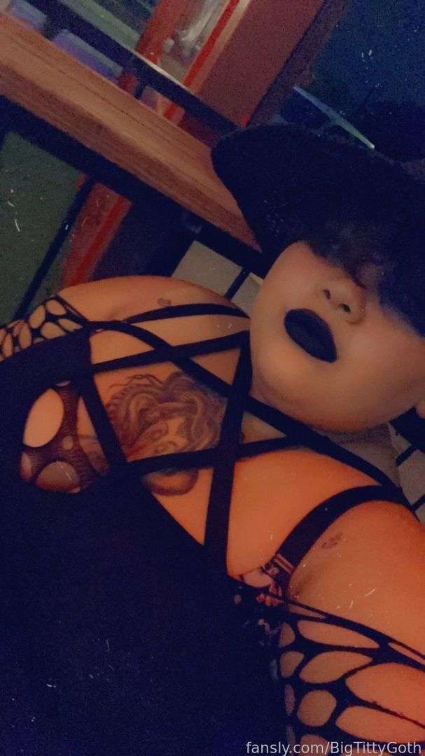 fansly BigTittyGoth profile photo  