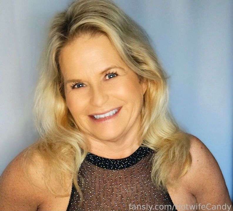fansly HotwifeCandy profile photo  