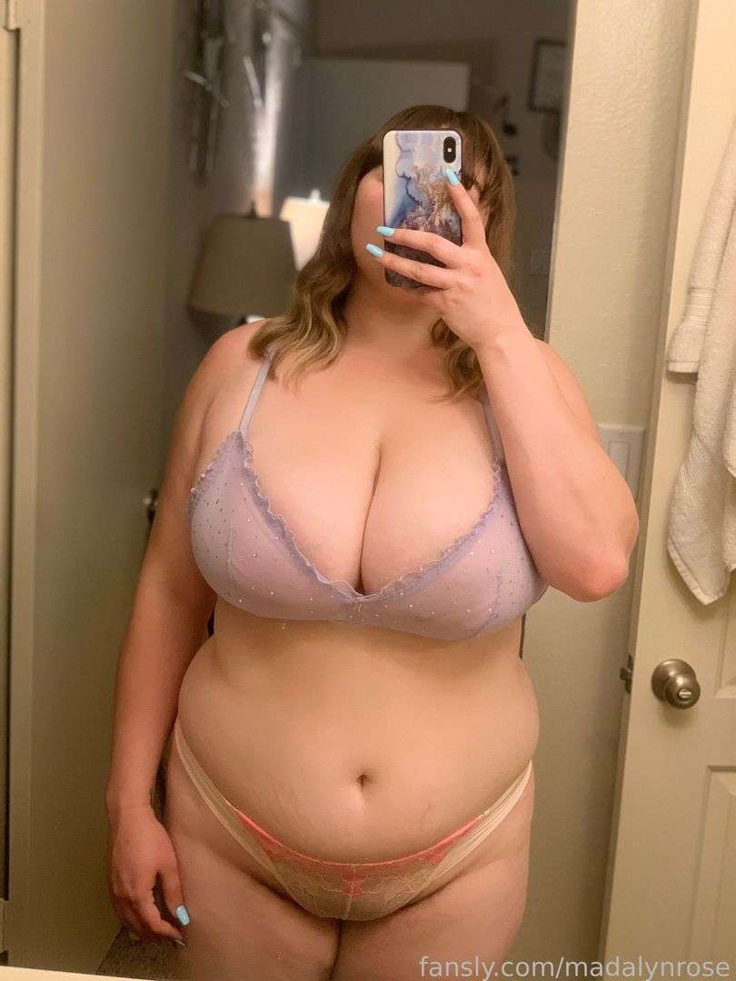 fansly madalynrose profile photo  