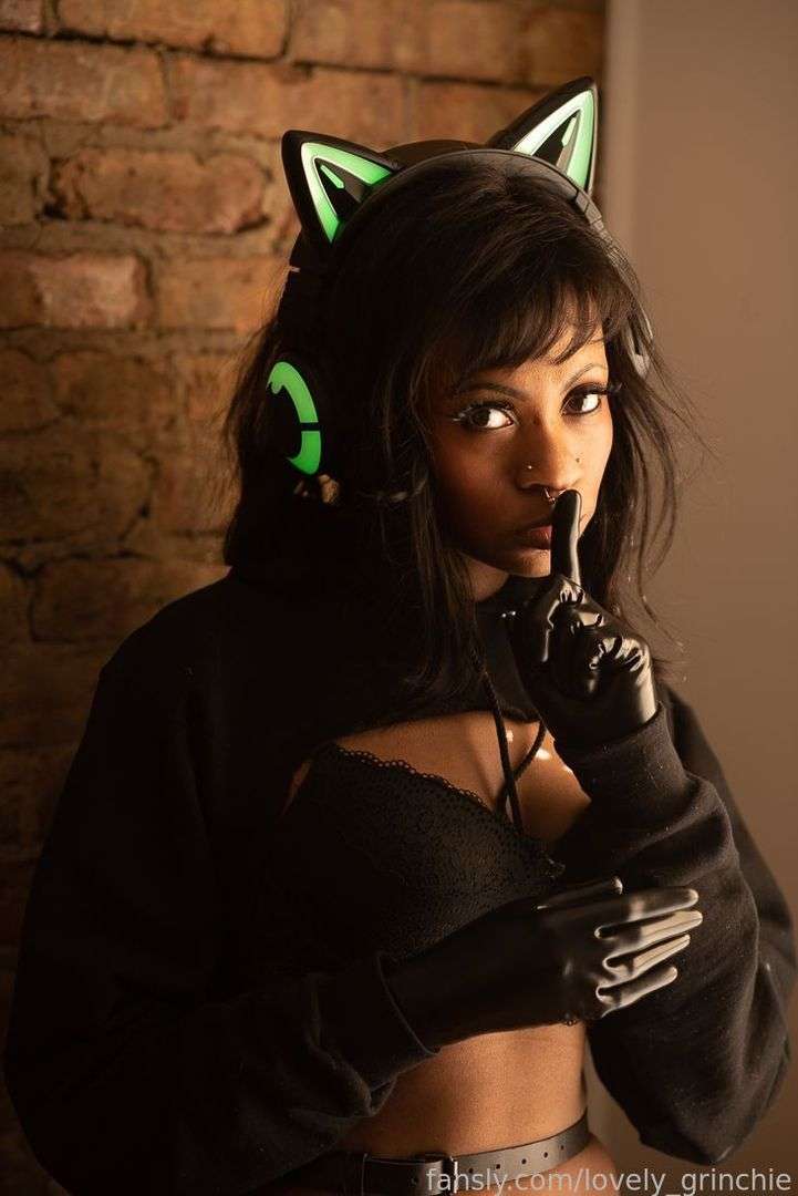 fansly lovely_grinchie profile photo  