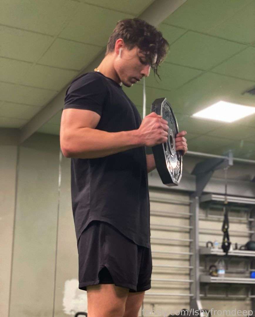 fansly ishy profile photo  