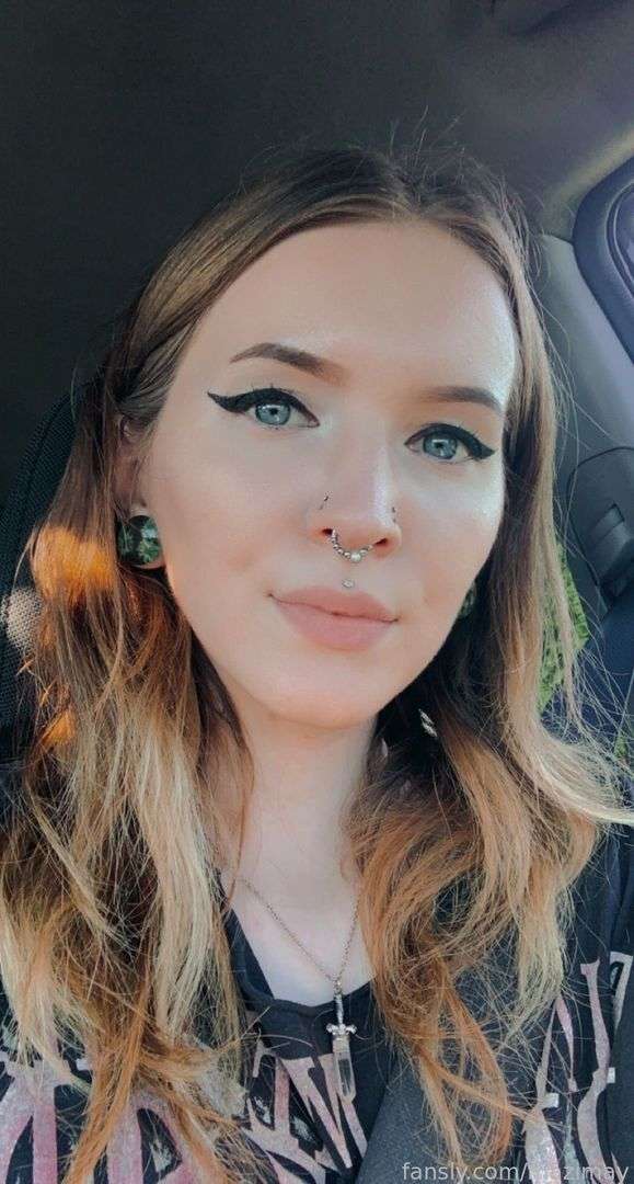 fansly mazimay profile photo  