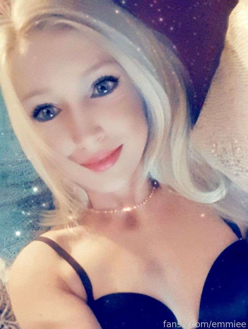 fansly Emmiee profile photo  