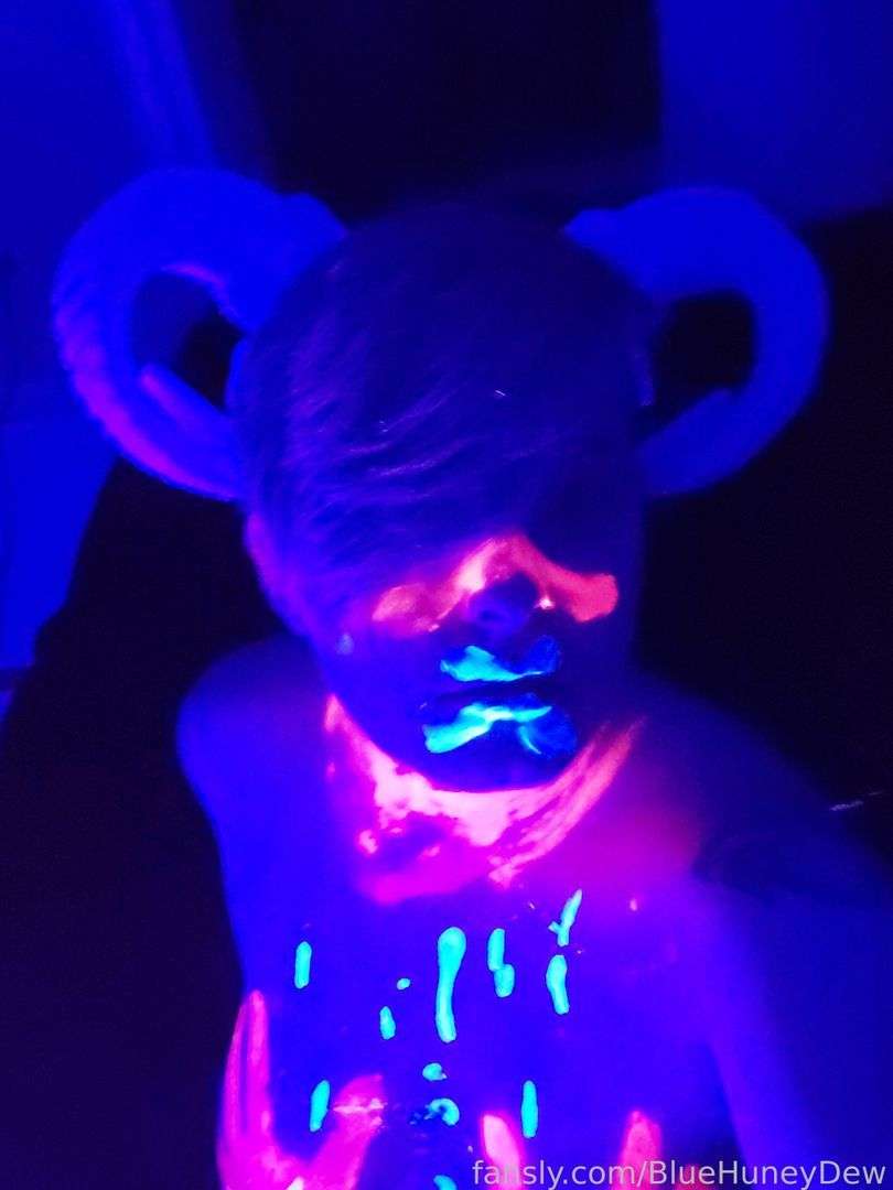 fansly BlueHuneyDew profile photo  