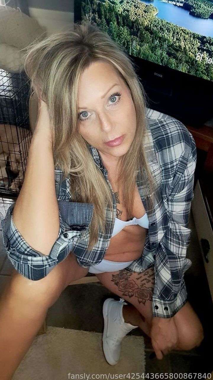 fansly tennesseegirl72 profile photo  