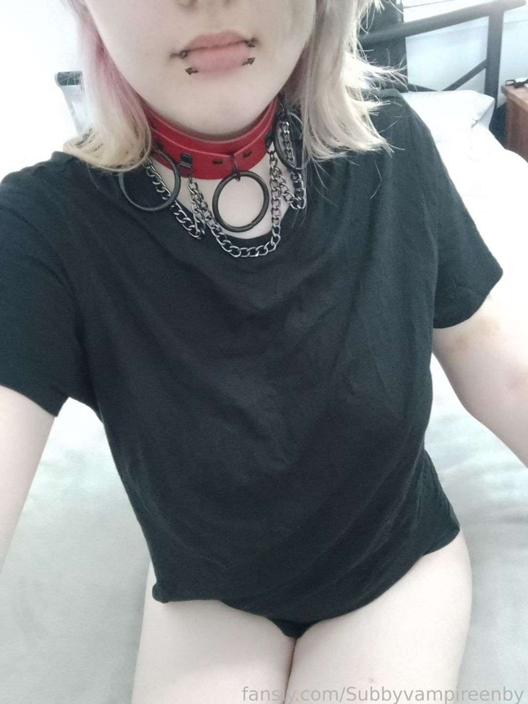 fansly Subby vampire enby profile photo  