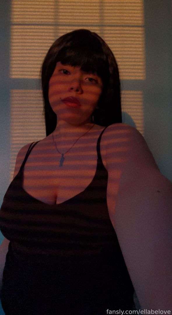 fansly ellabelove profile photo  