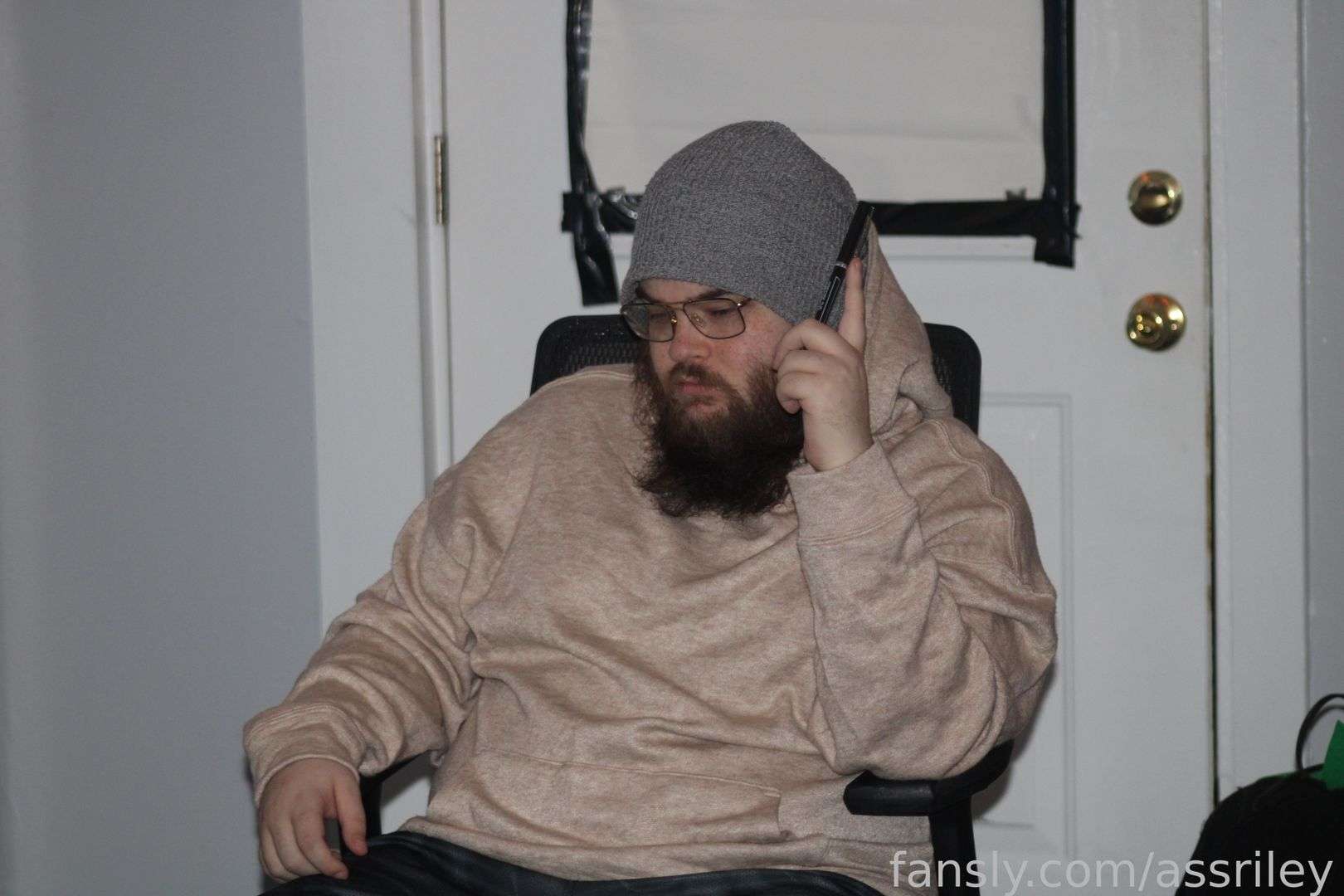 fansly assriley profile photo  
