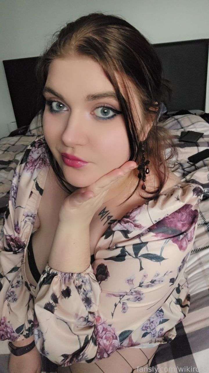 fansly wikiross profile photo  