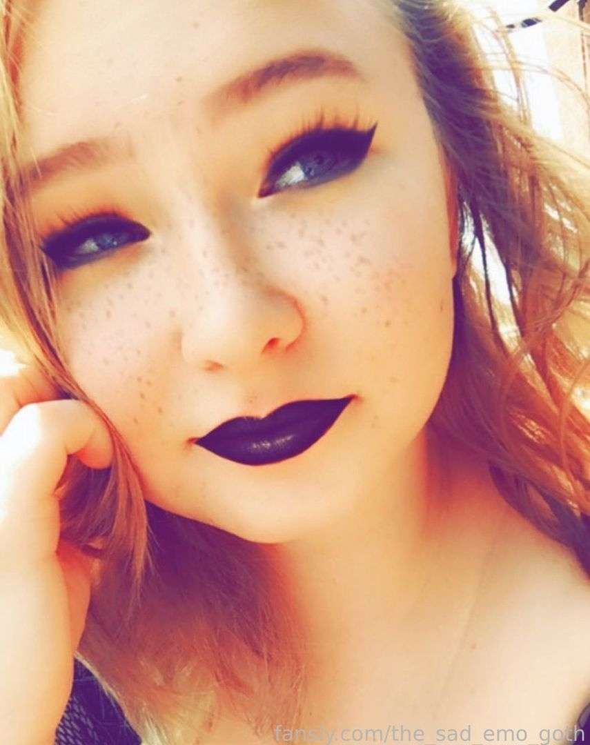 fansly Ro 🖤🥀 profile photo  
