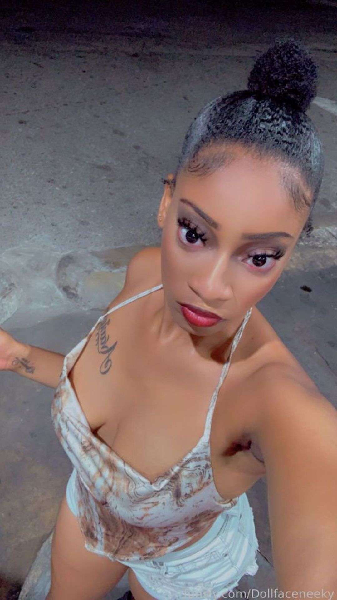 fansly Dollfaceneeky🦋👅 profile photo  