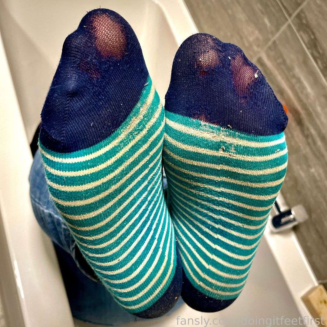 fansly doingitfeetfirst profile photo  