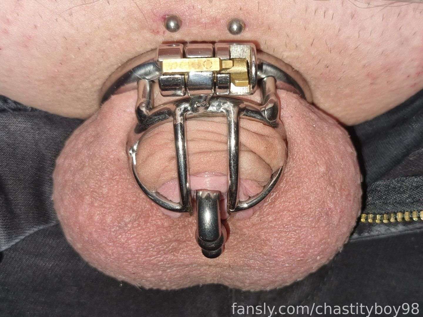 fansly chastityboy98 profile photo  