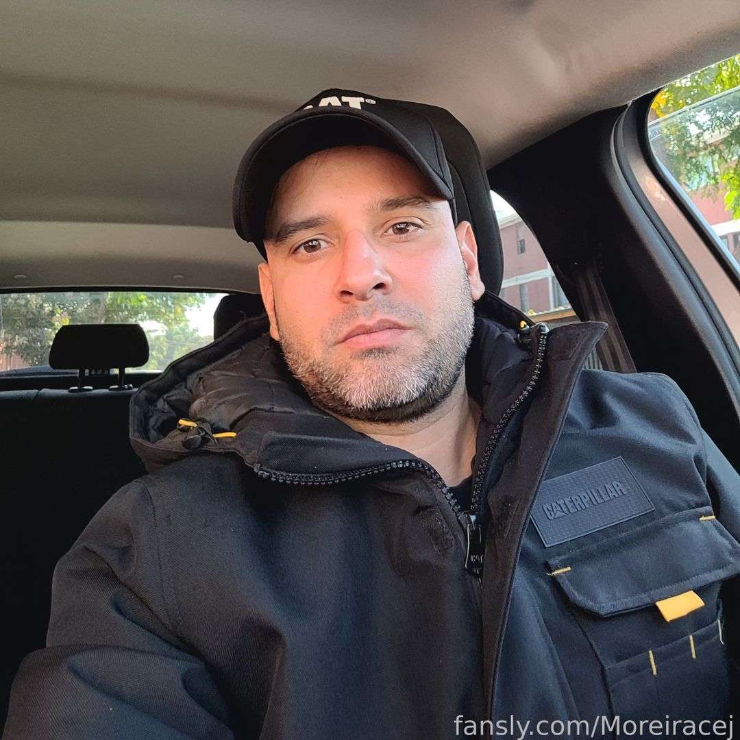 fansly moreiracej profile photo  
