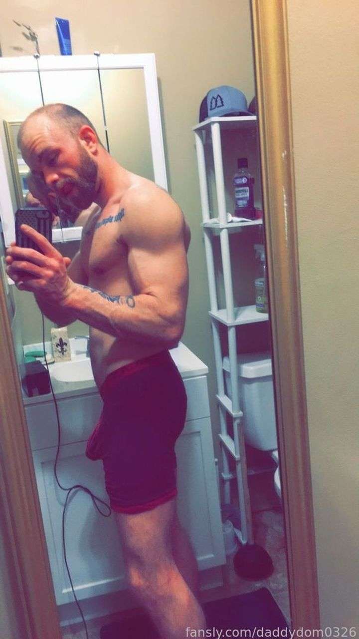 fansly daddydom0326 profile photo  