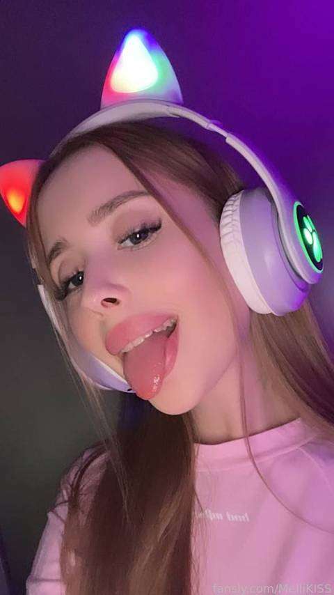 fansly MelliKISS profile photo  