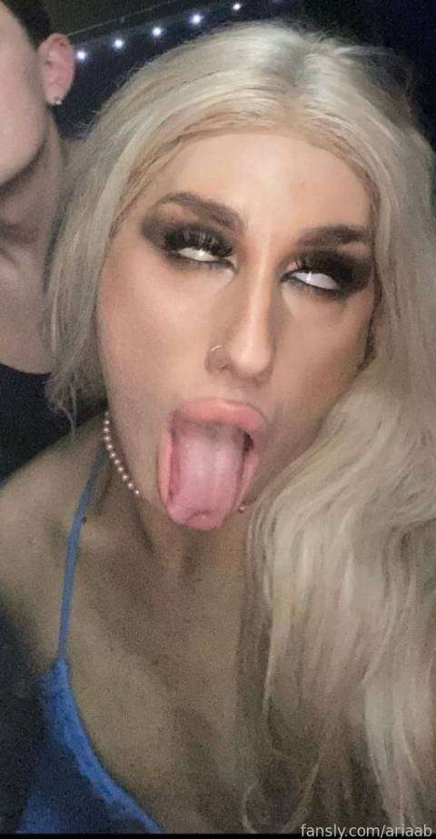 fansly ariaab profile photo  