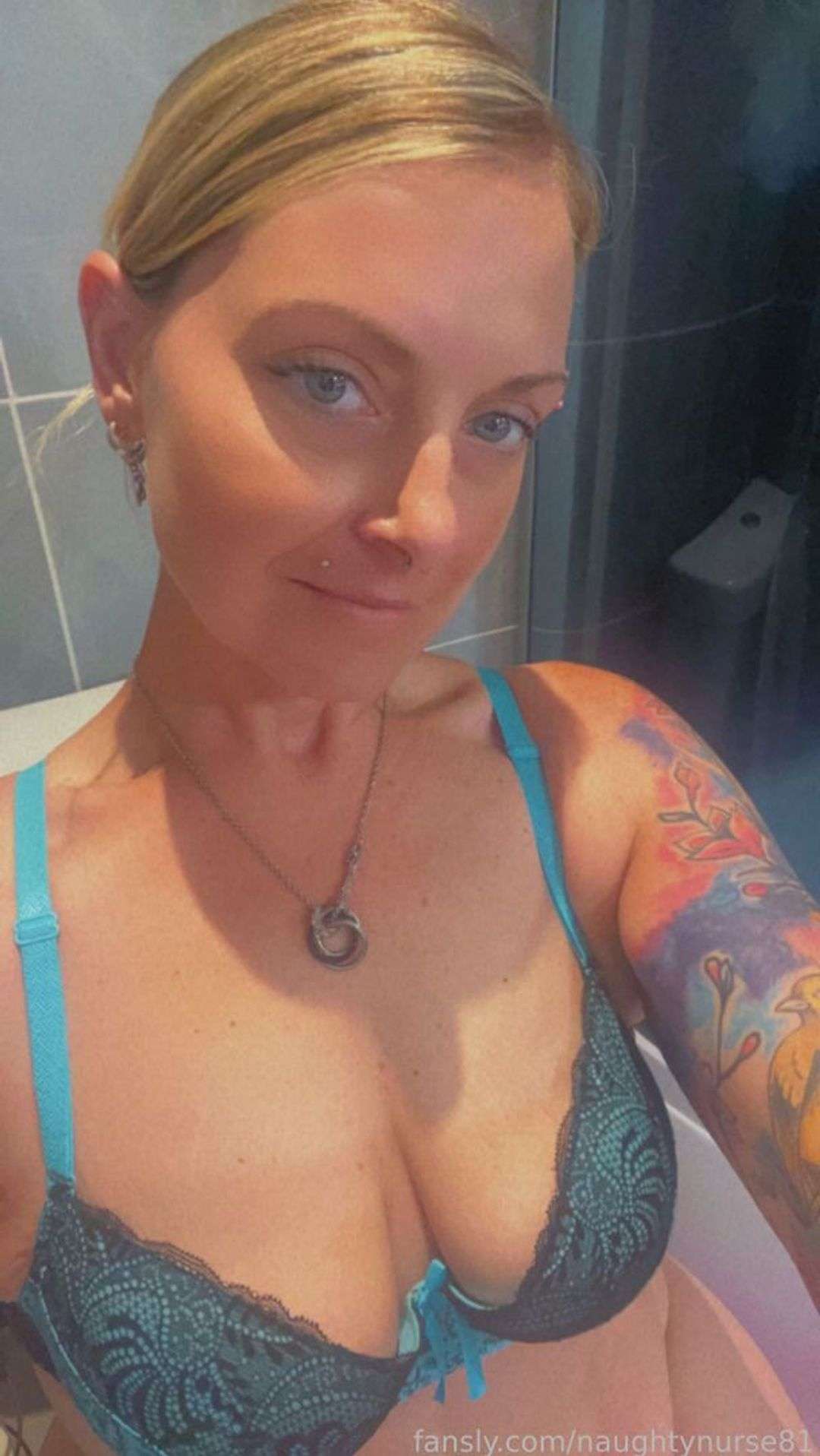 fansly naughtynurse81 profile photo  