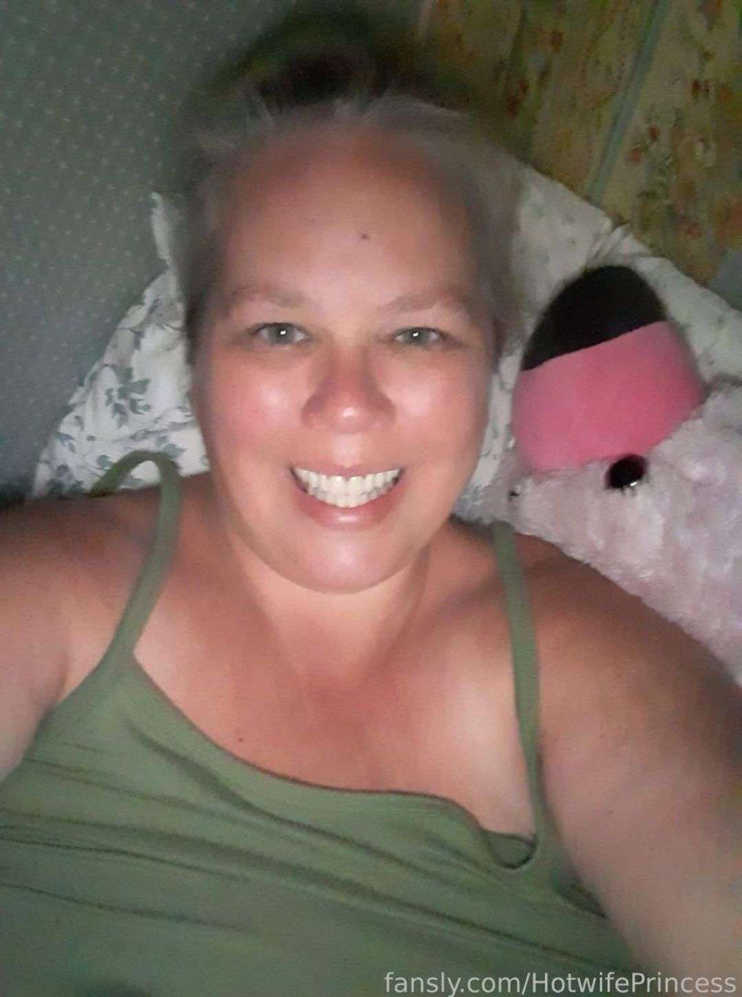 fansly HotwifePrincess profile photo  