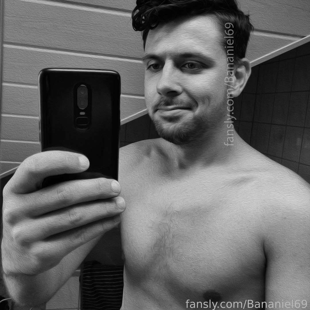 fansly Bananiel69 profile photo  
