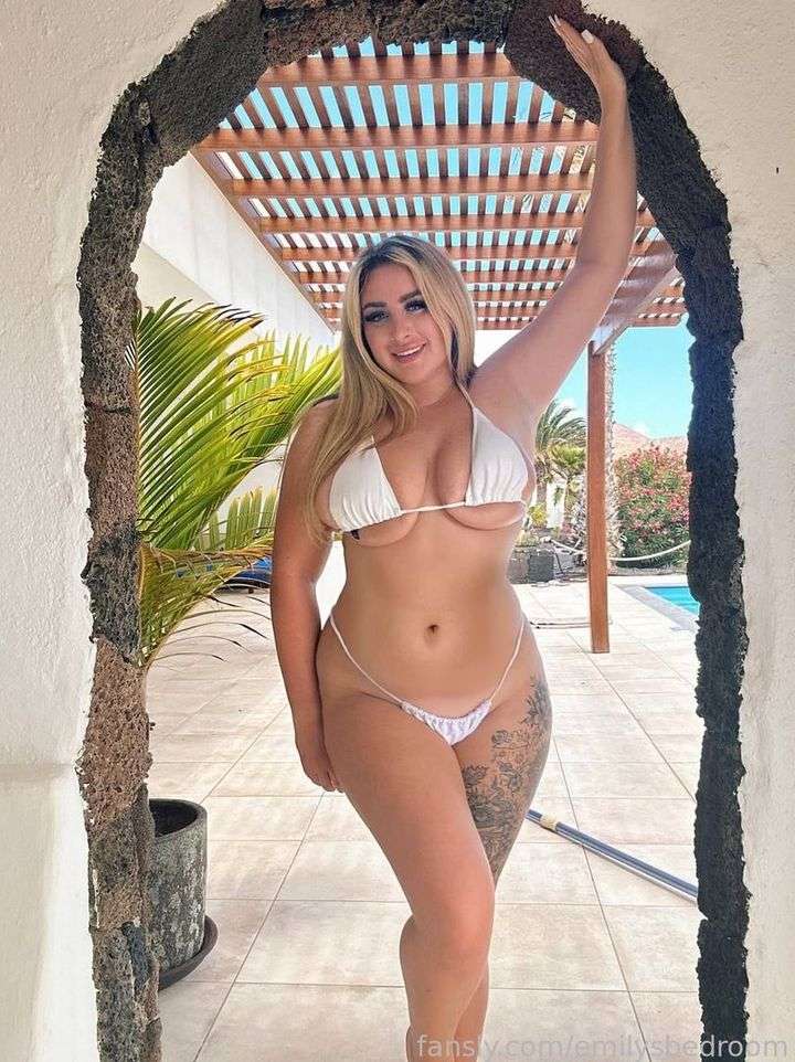 fansly emilysbedroom profile photo  