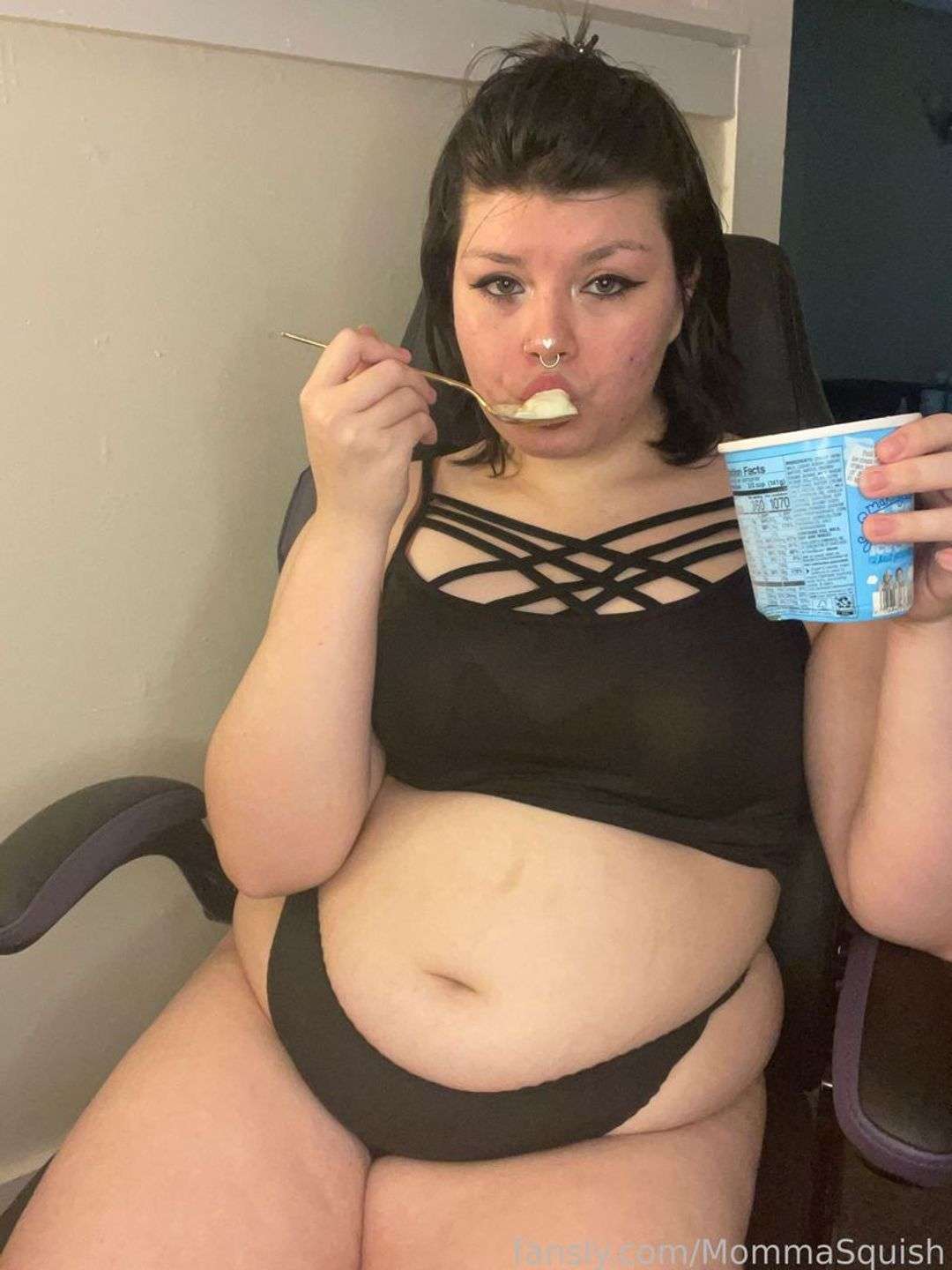 fansly MommaSquish profile photo  