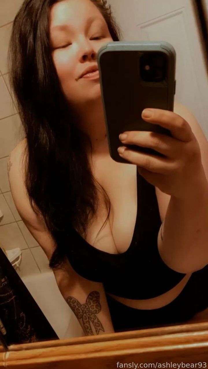 fansly ashleybear93 profile photo  