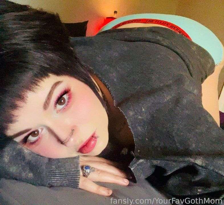 fansly NerdyGothGirlfriend profile photo  