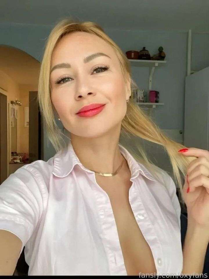 fansly oxyfans profile photo  