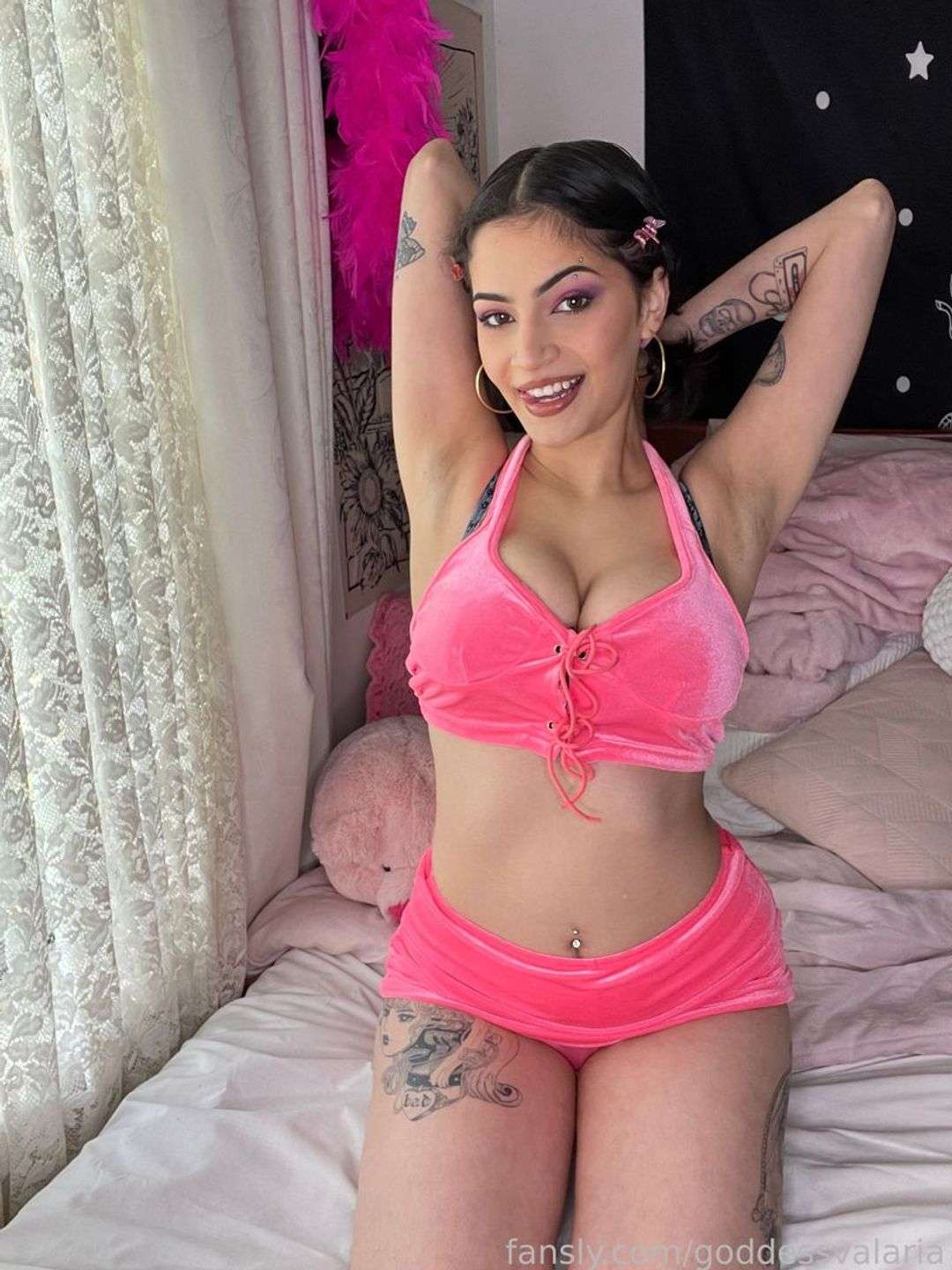 fansly goddessvalaria profile photo  