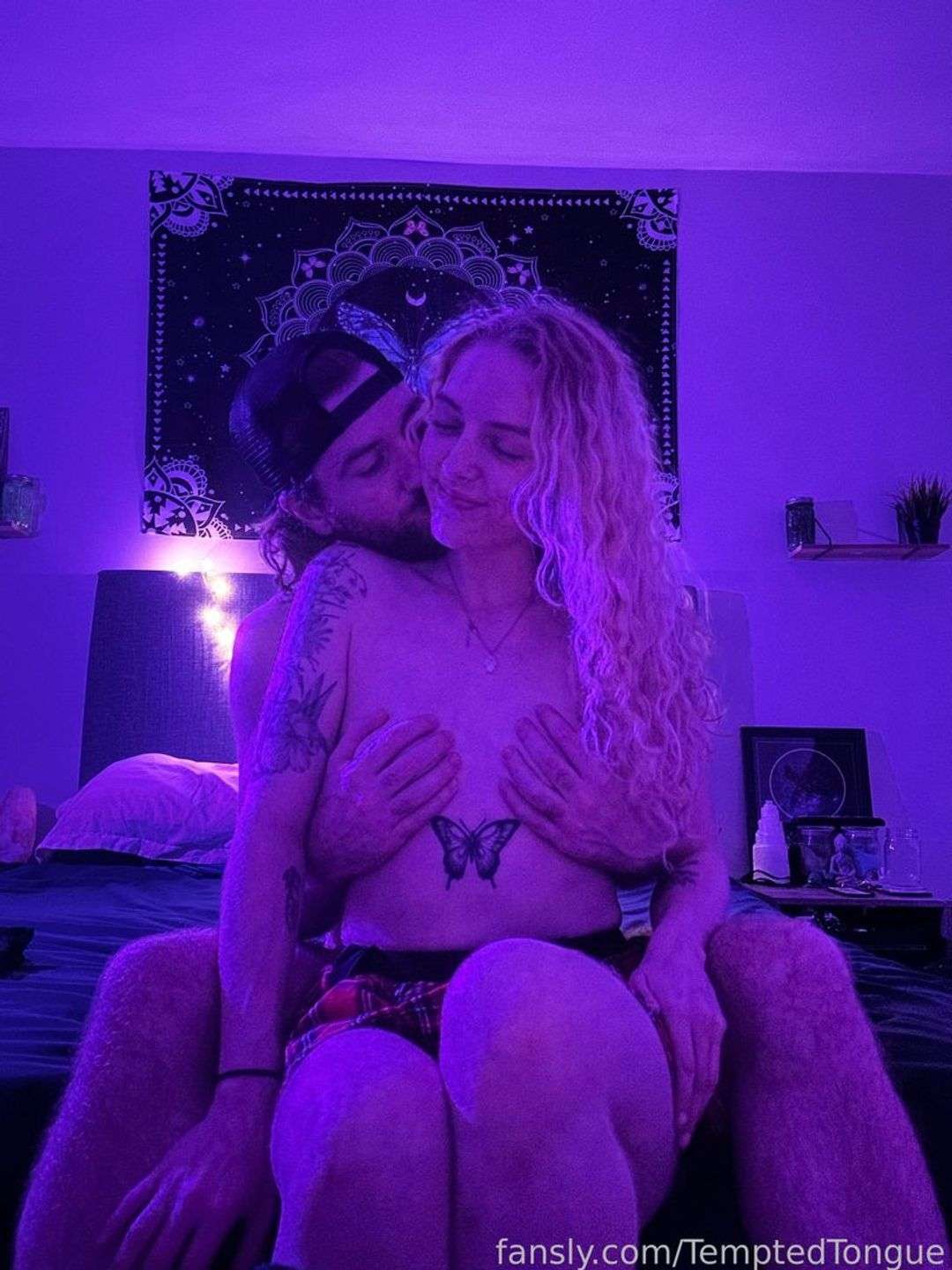 fansly TemptedTongue profile photo  