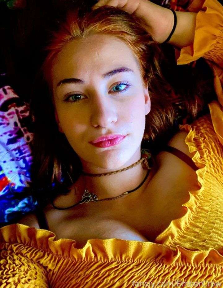 fansly Ember Crow profile photo  