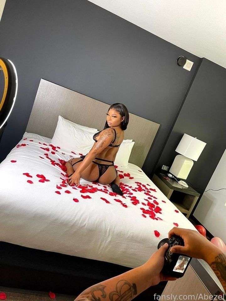 fansly Abezel profile photo  