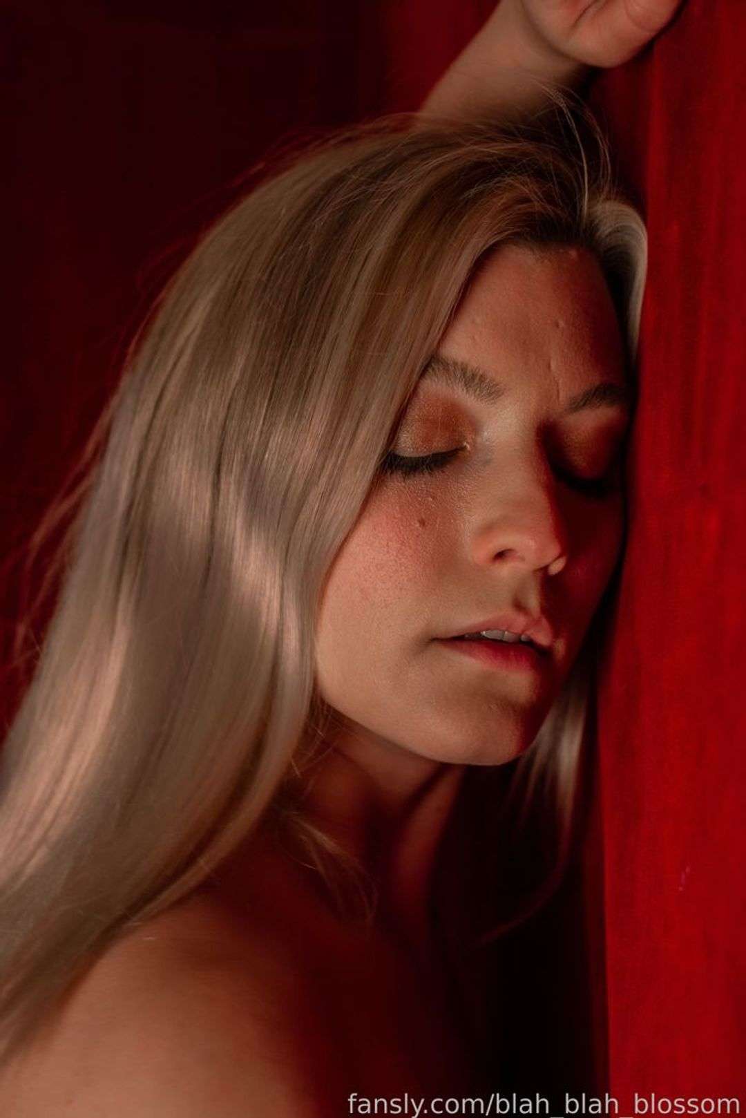 fansly blah_blah_blossom profile photo  