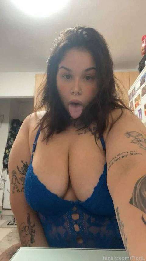 fansly FloriL profile photo  