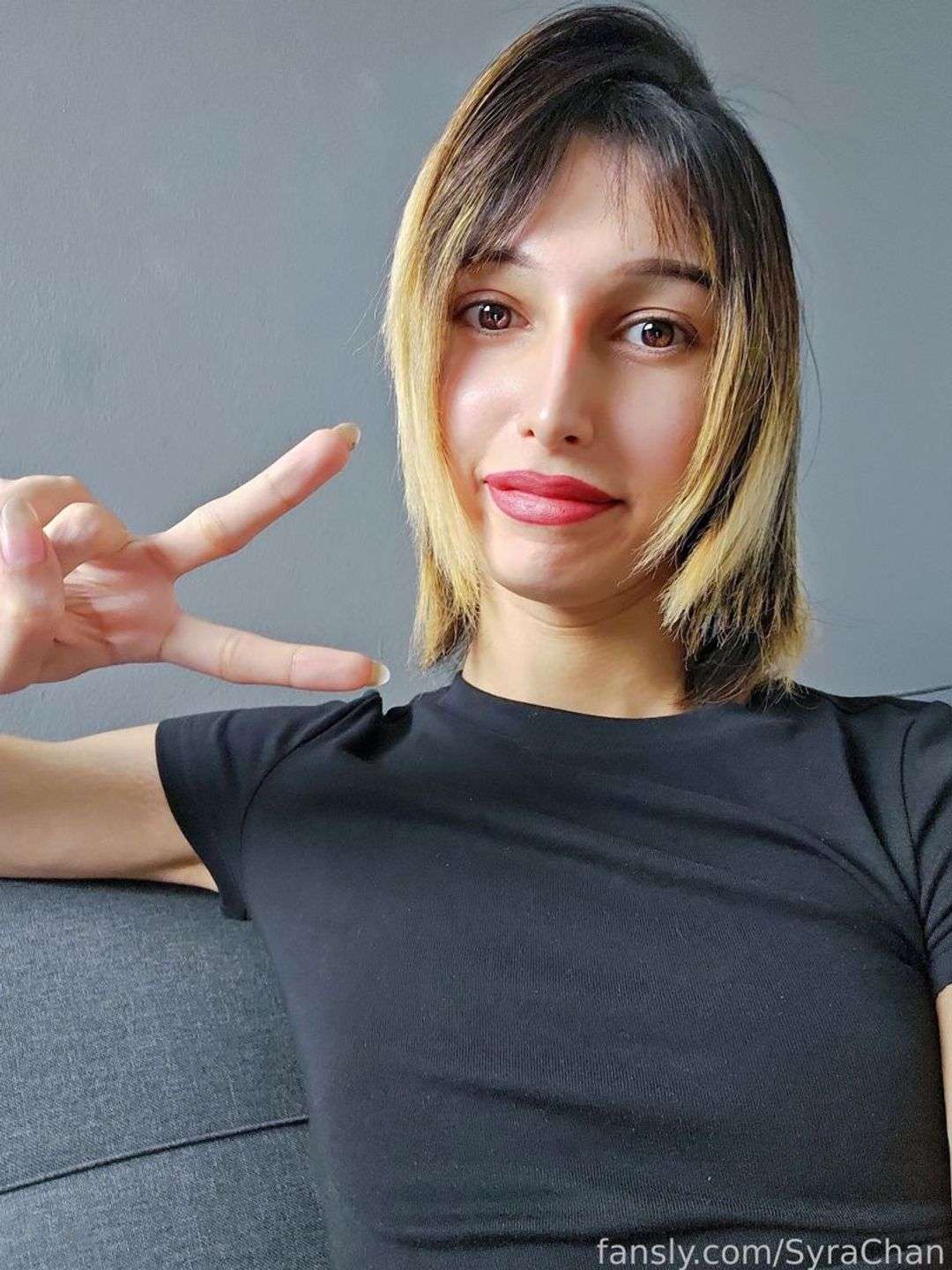 fansly SyraChan  profile photo  