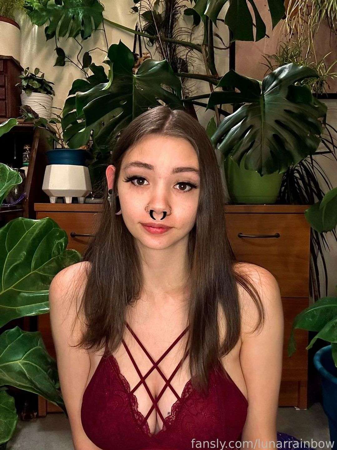 fansly lunarrainbow profile photo  