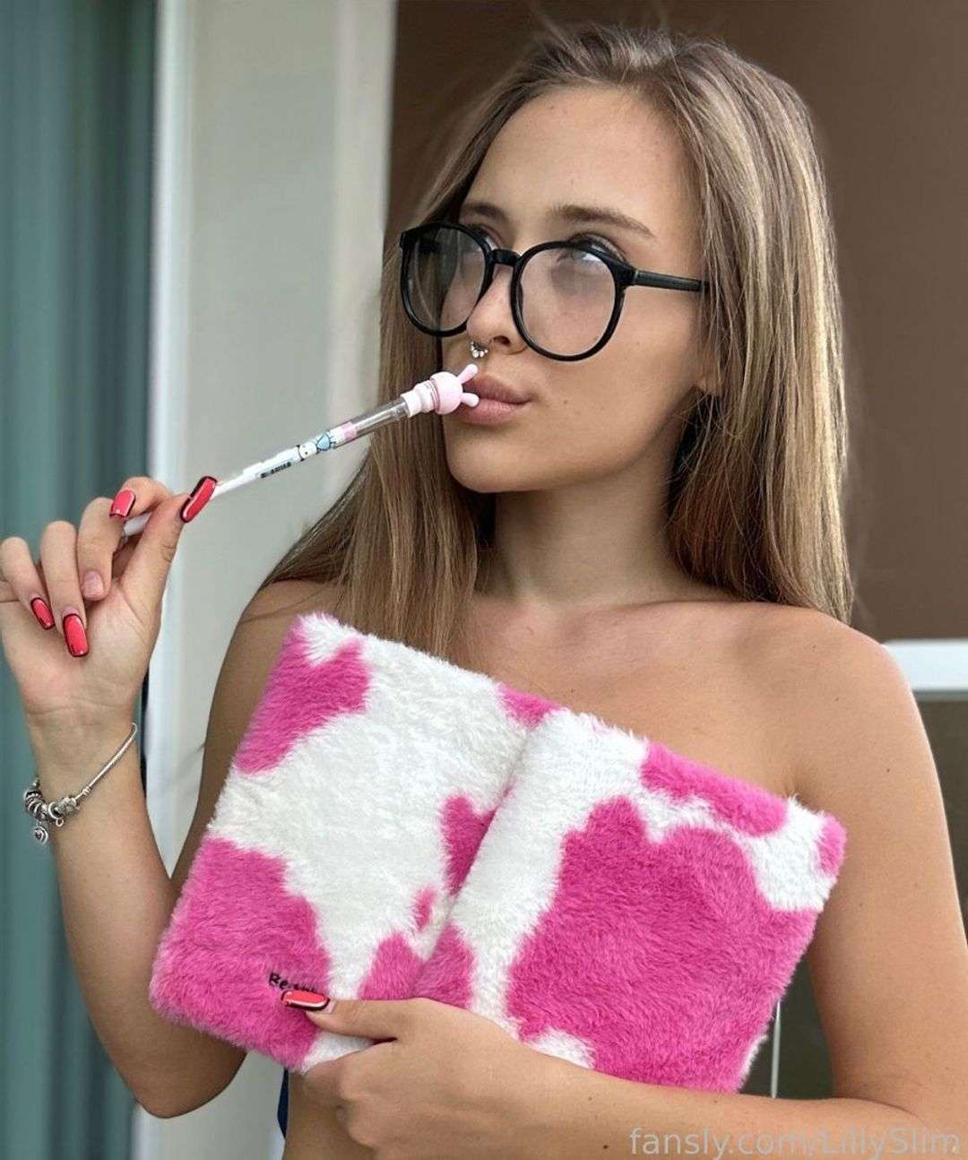 fansly LillySlim profile photo  