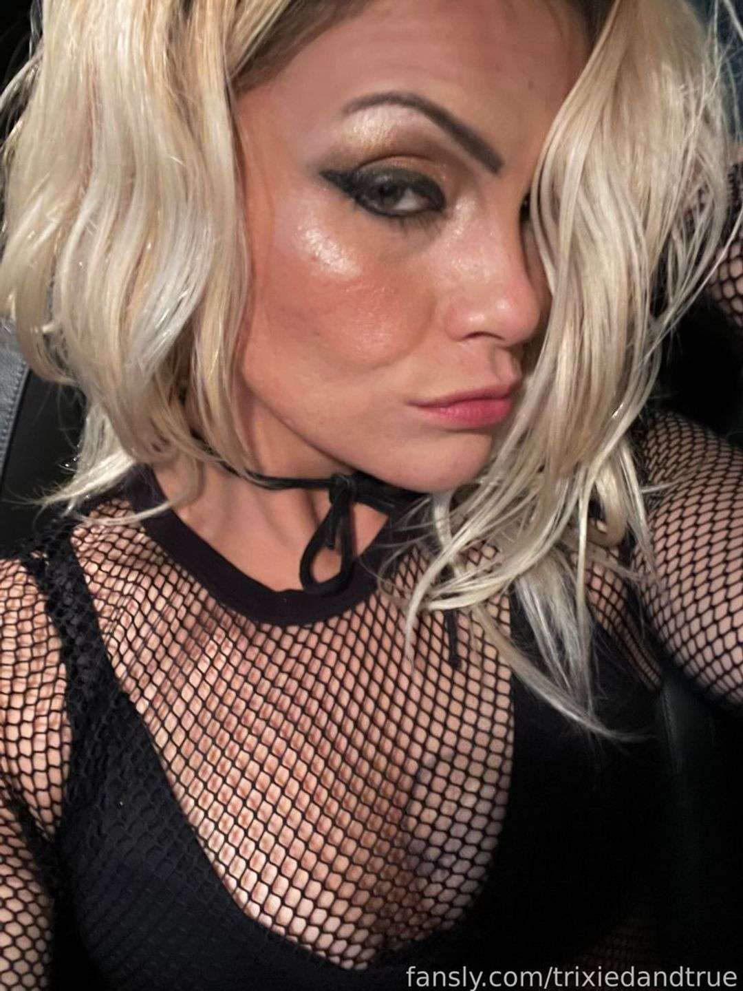 fansly trixiedandtrue profile photo  