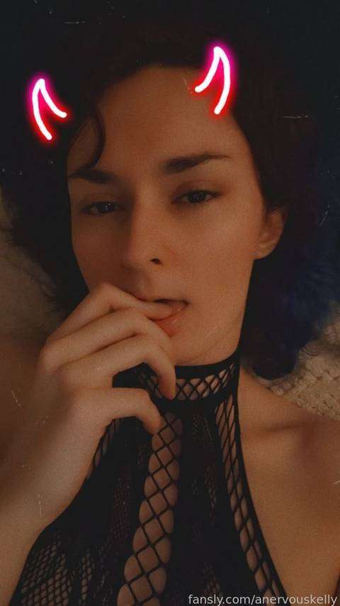fansly anervouskelly profile photo  
