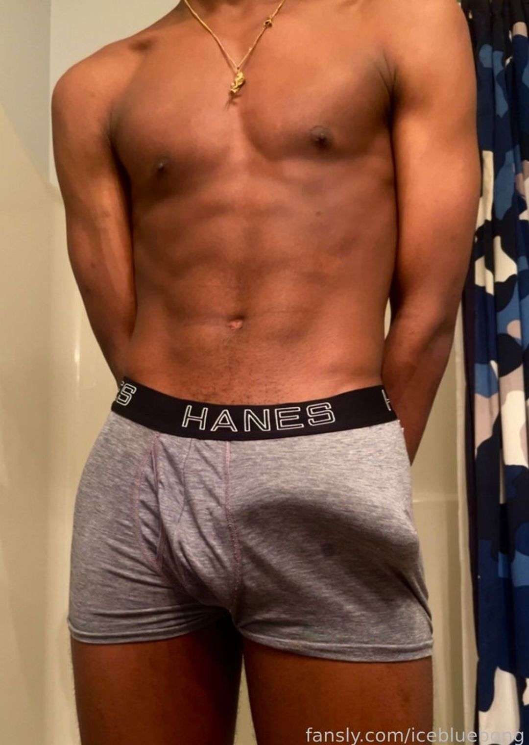 fansly icebluebong profile photo  