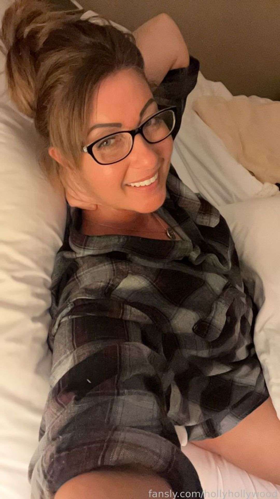 fansly hollyhollywood profile photo  