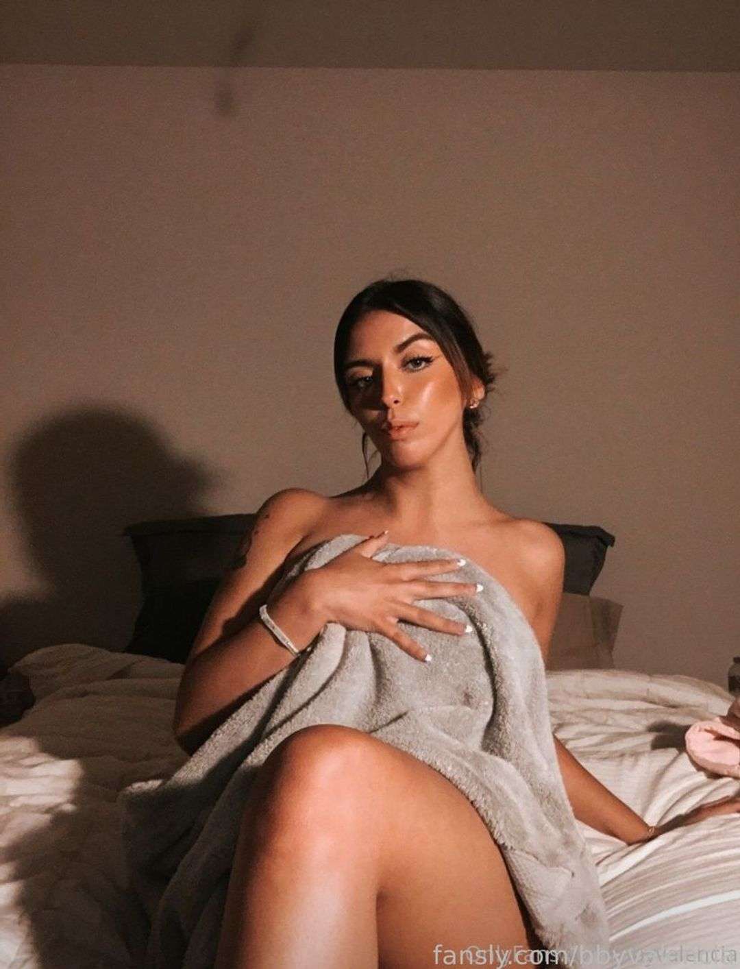 fansly bbyvalencia profile photo  
