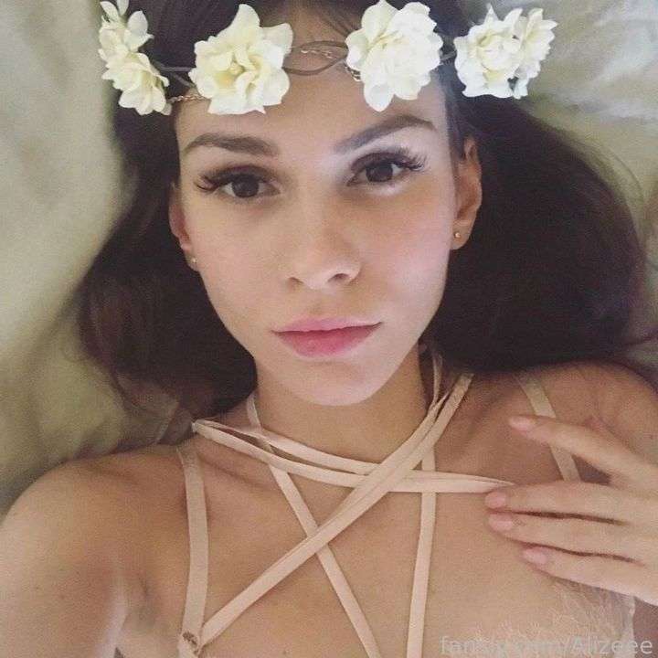 fansly Alizeee profile photo  